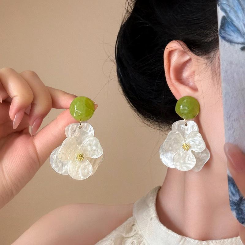 Gardenia Blossom Chinese Style Earrings: Fresh, Unique Flower Studs for Women - Perfect for a Summer Beach Atmosphere