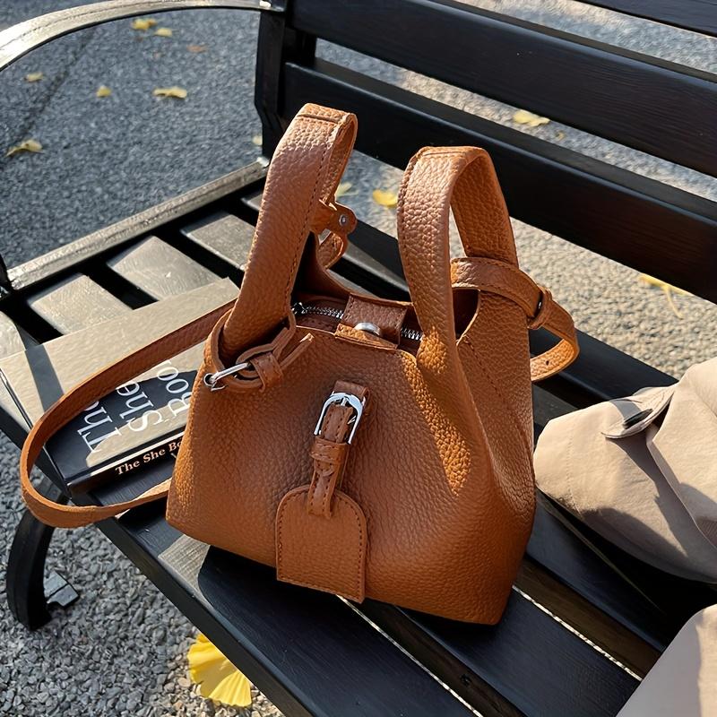 Stylish and versatile small bucket shoulder bag; simple business commuter bag; stylish and versatile crossbody bag.