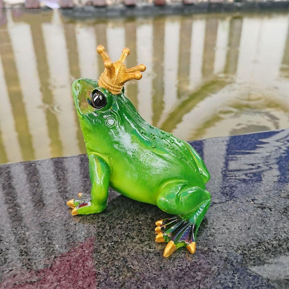 Wearing Crown Miniature Frog Statues Resin Material Frog Ornament Frog Figurines Indoor Outdoor