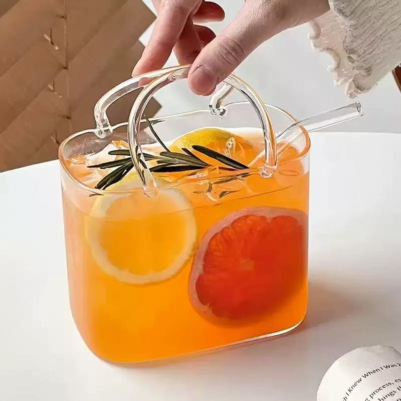 

Cute Handbag Shape Glass Tumbler with Straw 770ml Reusable Borosilicate Glass Water Bottle for Smoothies Cocktails Summer Drink 770ml
