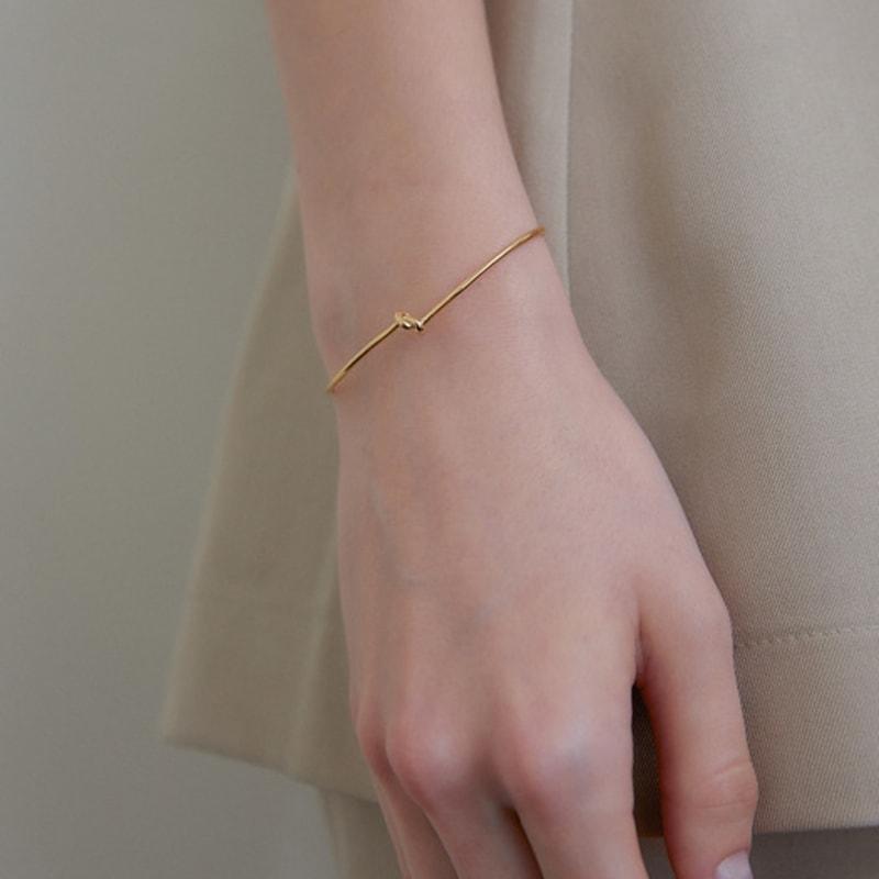 

Primaute [Silver925]Knotted open bracelet WHITE(PRB074-WH)