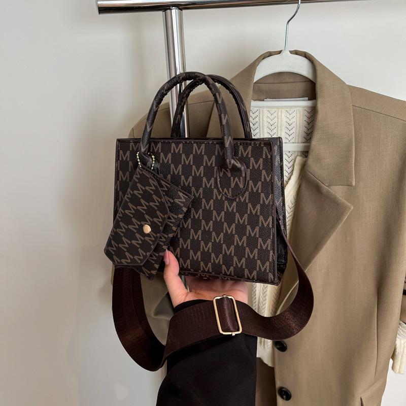 Retro Trend Atmospheric Handbag, High-end Texture Temperament Versatile Wide Shoulder Strap Single Shoulder Messenger Bag Women