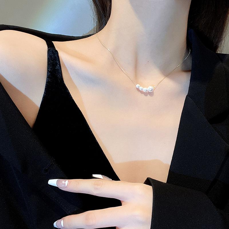 2025 Pearl Necklace Women's Light Luxury Design Sense Premium Autumn and Winter Clavicle Chain Simple Neck Chain Accessories