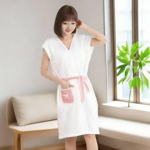 Women's Quick-Drying Coral Fleece Bath Skirt: Thickened, Soft, Water-Absorbent, Wearable Bath Towel for Spring and Autumn