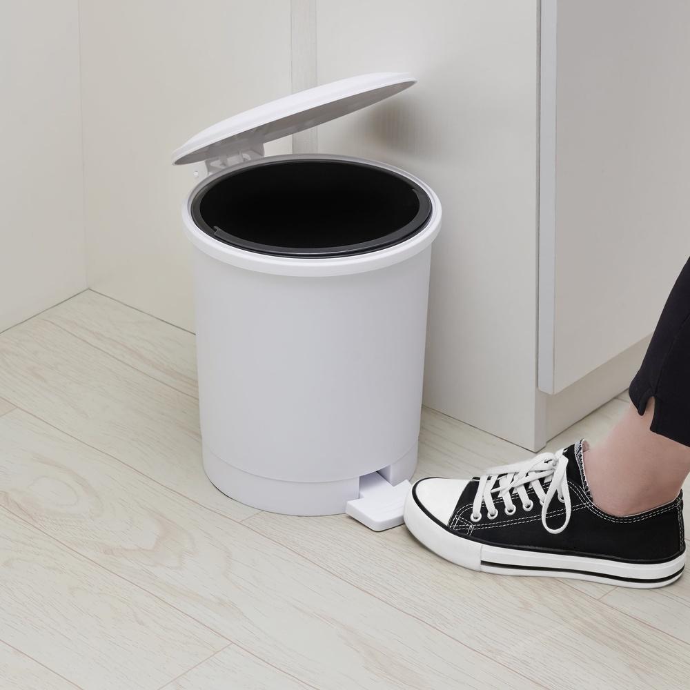 Round Plastic Step Trash Can 1.5 Gallon Indoor Wastebasket with Built-in Liner Soft Close Lid Kitchen Bathroom Office