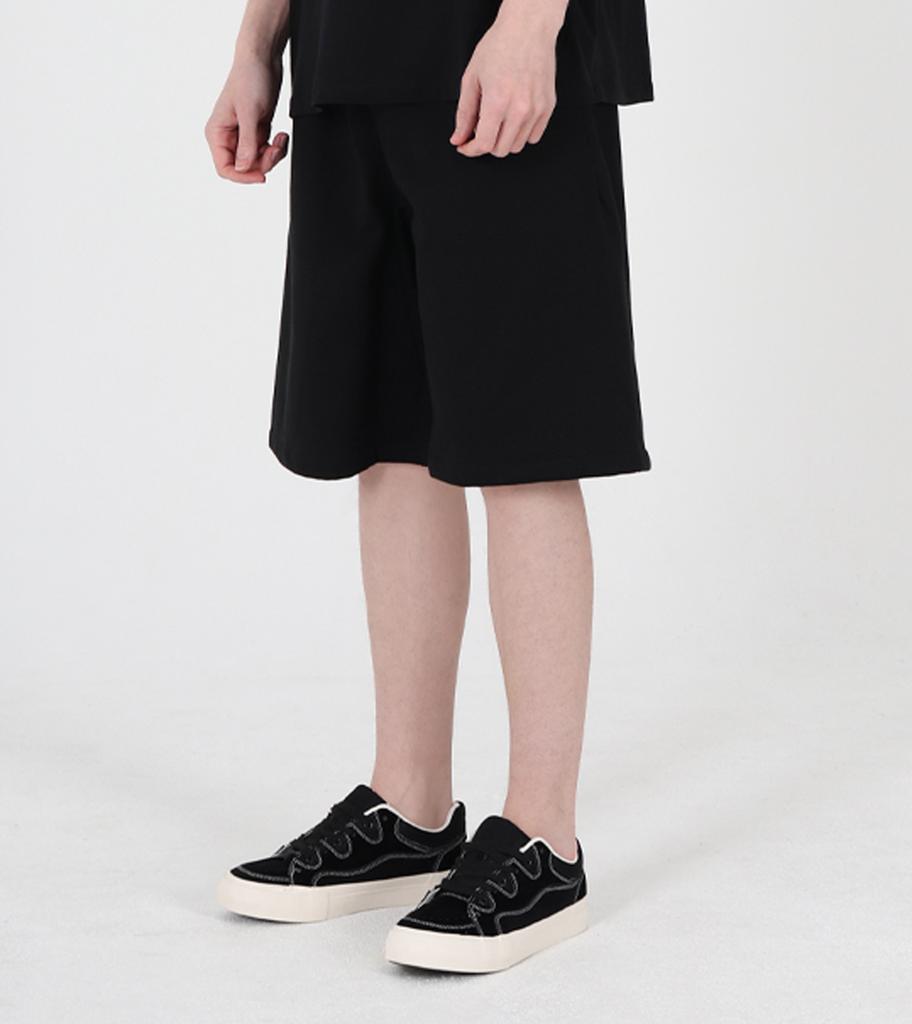 Beoteunseoul Wide Sweat Bermuda Shorts (Black)
