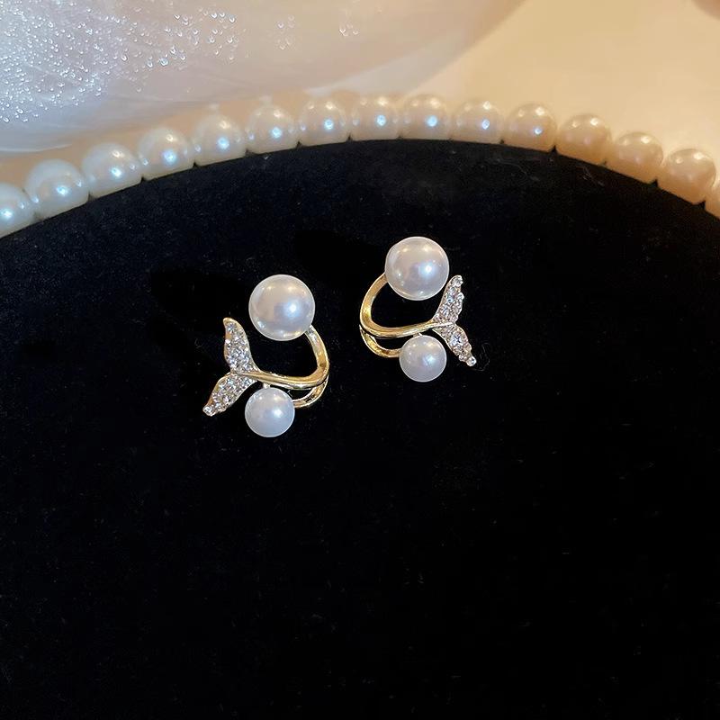 Silver needle pearl zircon earrings women's Korean ins mini stud earrings niche fashion temperament Mori earrings