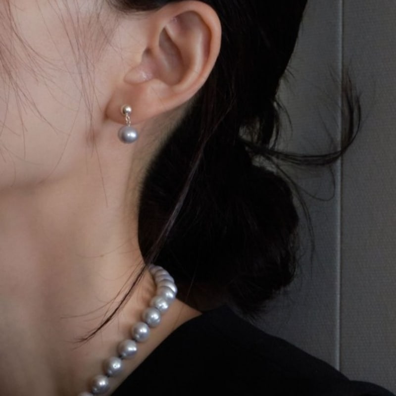 

Aube de moi Grey Pearl Drop Earring -