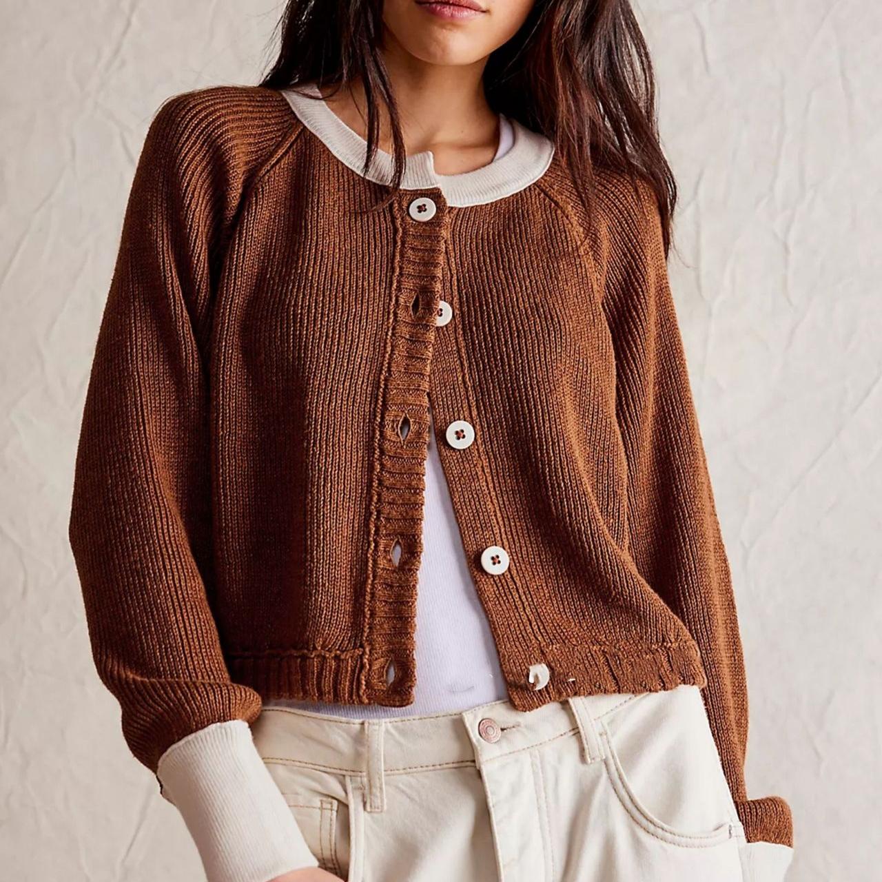 QICED Осенне-зимний женский кардиган контрастного цвета с круглым вырезом, трикотажное пальто с одним рядом пуговиц S темно-коричневого