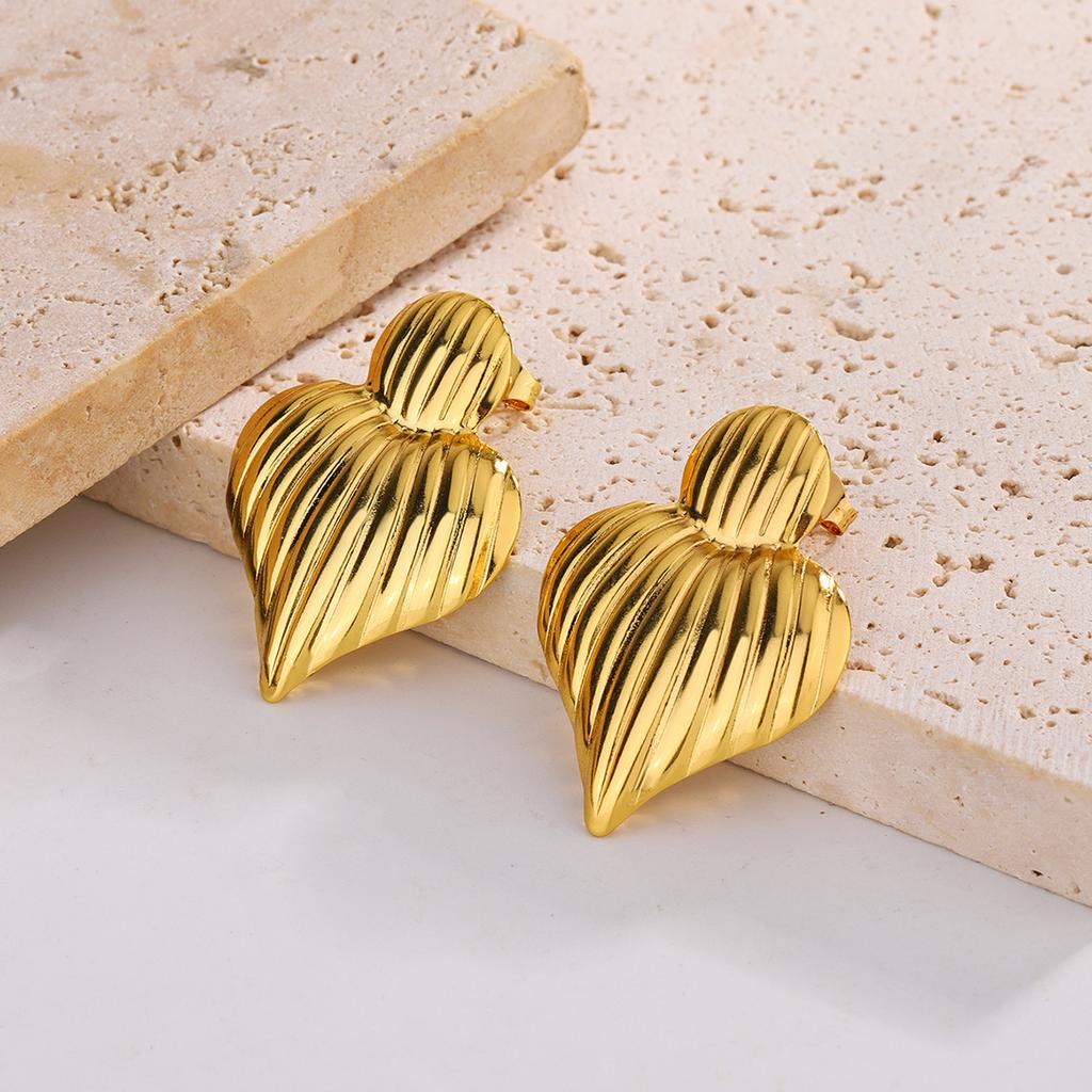 Earrings French Light Luxury Love Earrings 1111 Simple Temperament Heart Stud Earrings Titanium Steel Earrings