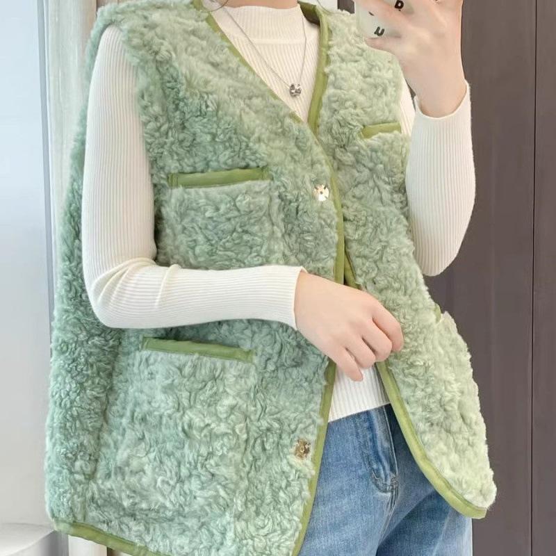

Lamb wool vest jacket women s autumn and winter new leather plush integrated outer vest vest women s trend XL recommends 135-75kg зелёный