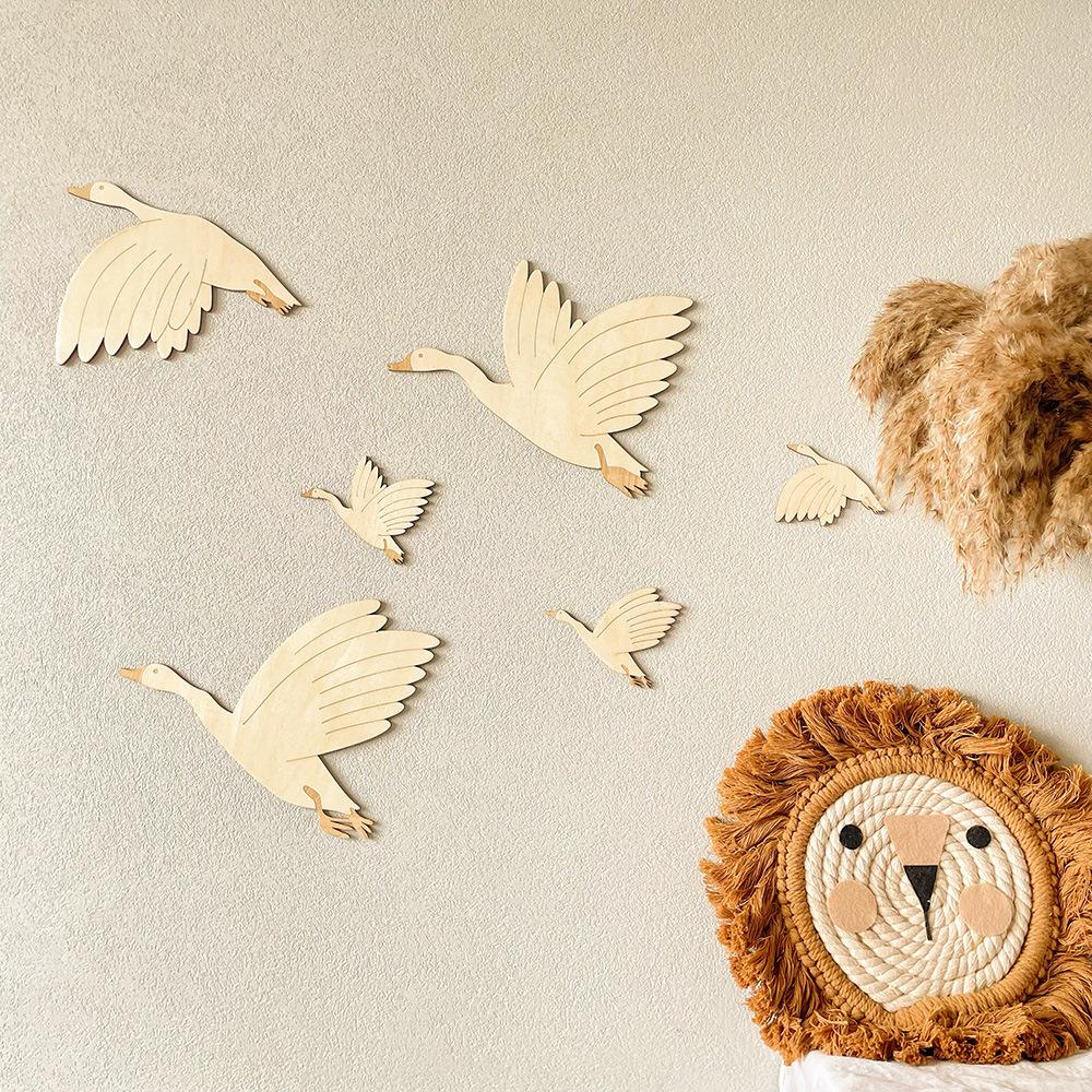 Nordic Wooden Goose Wall Decoration, Flying Birds Pasteable Wall Hanging Pendant Children's Room Wooden Wall Sticker Decoration