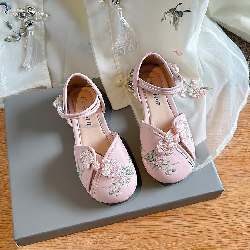 

Girls sandals Chinese style embroidered children s Hanfu shoes 2025 summer new Baotou girls antique princess leather shoes 29-34 yards, 6 pairs in one hand розовый
