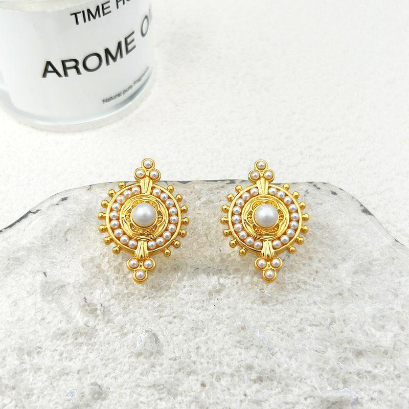 French Retro Temperament Elegant Design Earrings Stud Earrings золотой