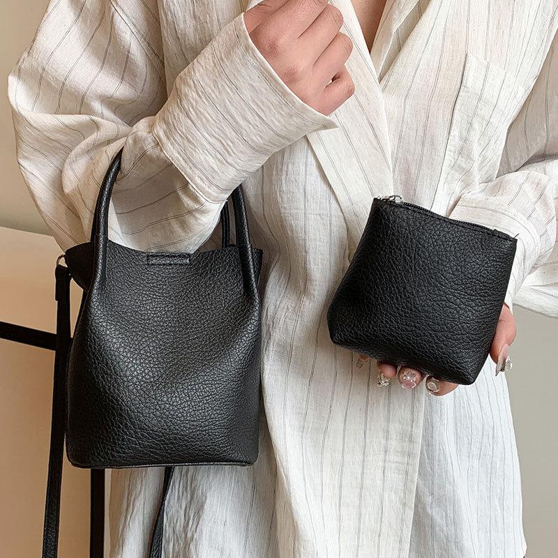 Wholesale simple texture solid color portable bucket bag women's casual versatile light commuter wind messenger mother and child bag