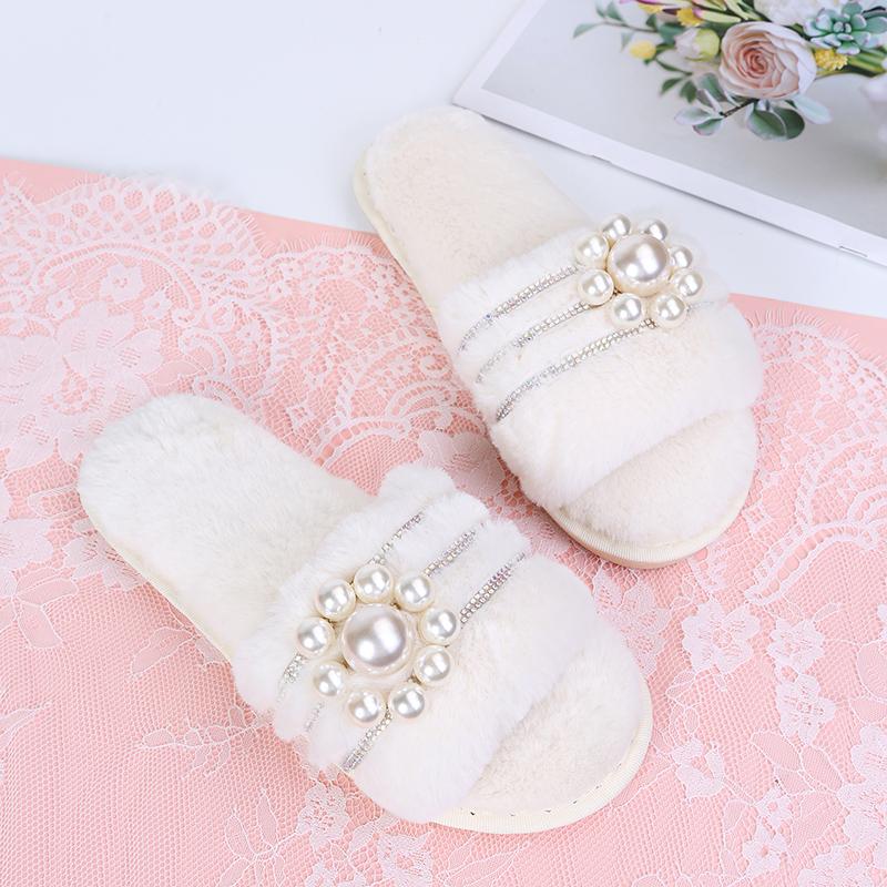 Fashion Fashion Pearl Decor Fur Slippers for Women Winter Warm Flat Indoor Home Slippers Woman Rhinestones Open Toe Plush Slides Sandals