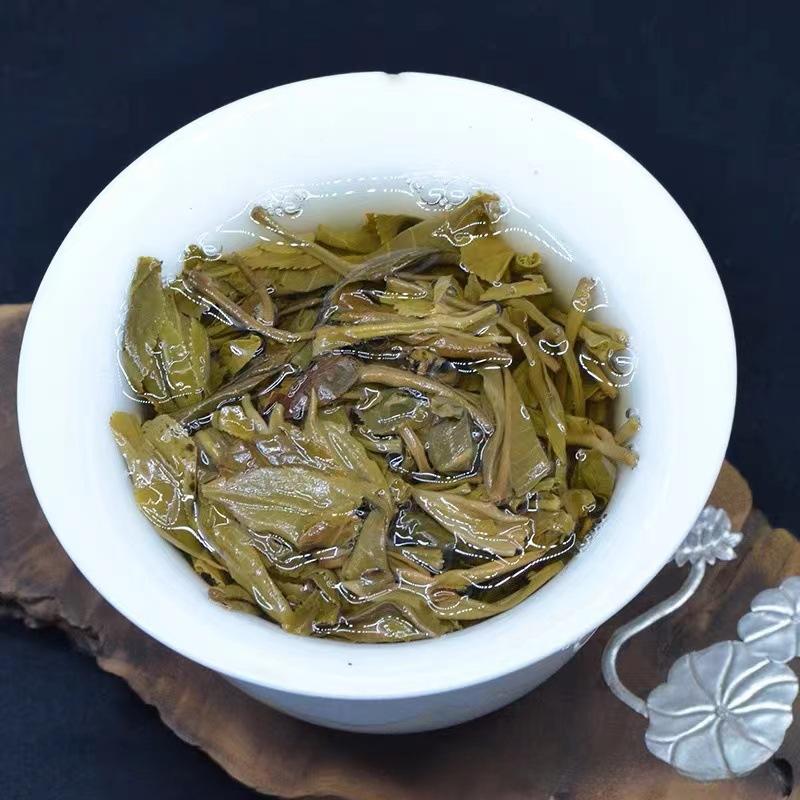 357g Yunnan Spring Pu-erh Tea Yiwu Raw Puerh Tea Cake Premium Pu'er Green Tea