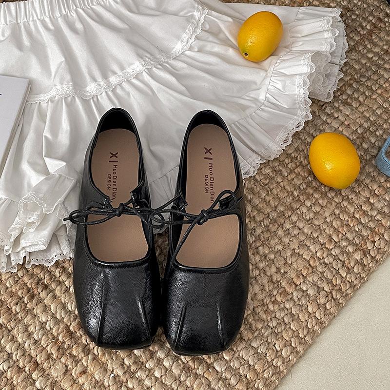 Red French Square Head Shallow Mouth Flat Sole Shoes Women's 2025 New Summer Skirt Soft Sole Retro Mary Jane Shoes