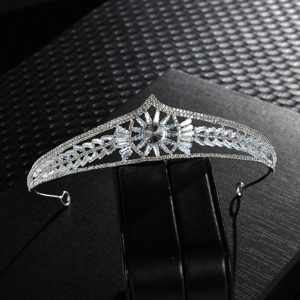 Bride's Wedding Dress  Hair Accessory Headband  Exquisite Headwear Luxurious and Super Fairy Like Crown Wedding Accessories Anti Slip Headband