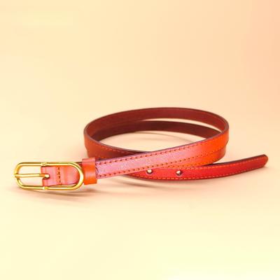 Der Gürtel aus der ersten Schicht Baumwollpasteleder ist ein schlichter und vielseitiger Damengürtel, ein modischer und personalisierter Dornschließengürtel für Frauen.