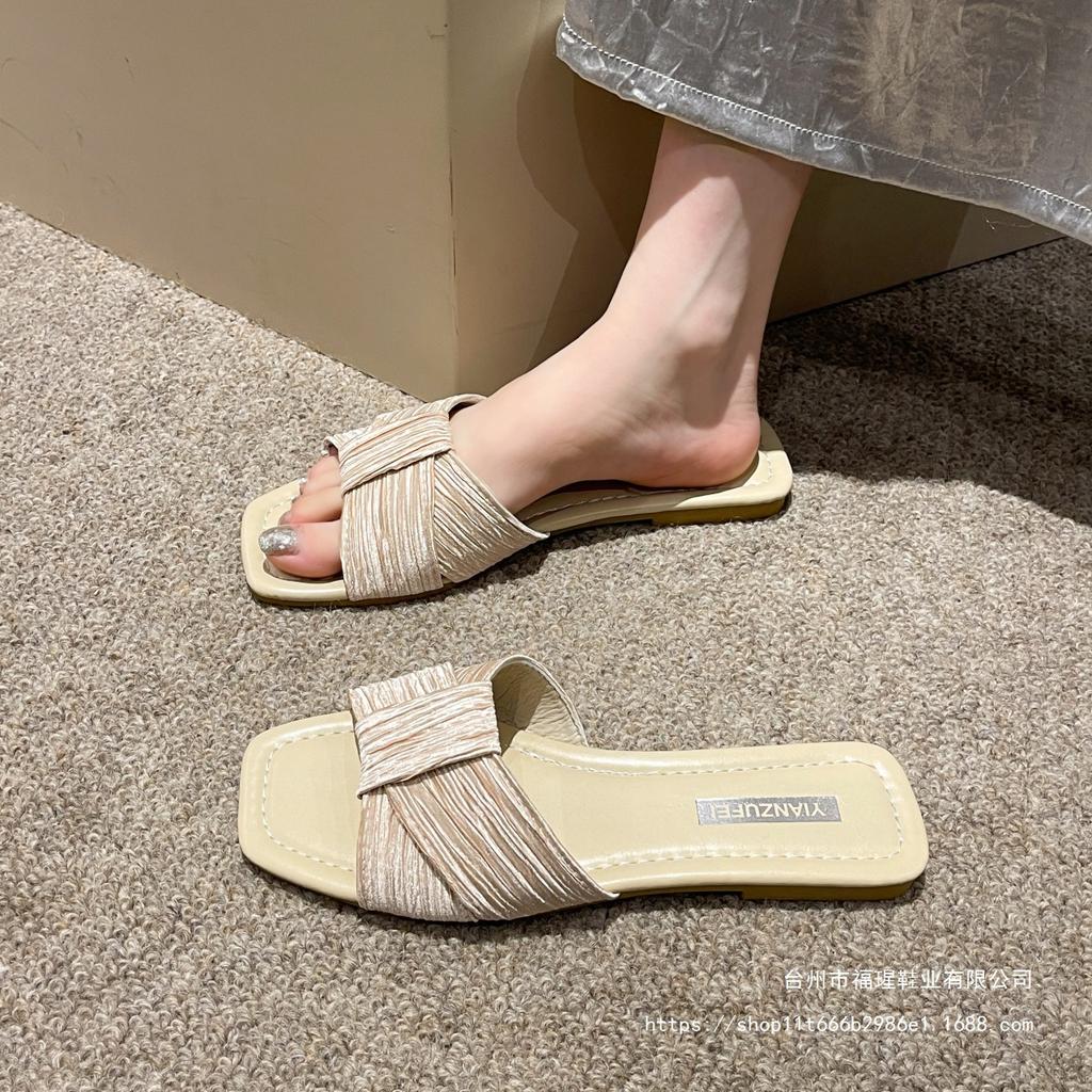 Einfache gestreifte Slipper mit flachem Boden, ein Pedal, lässig cool, Oberbekleidung für Damen, Sommer 2025, neue eckige Zehenpartie, leichte Strandschuhe