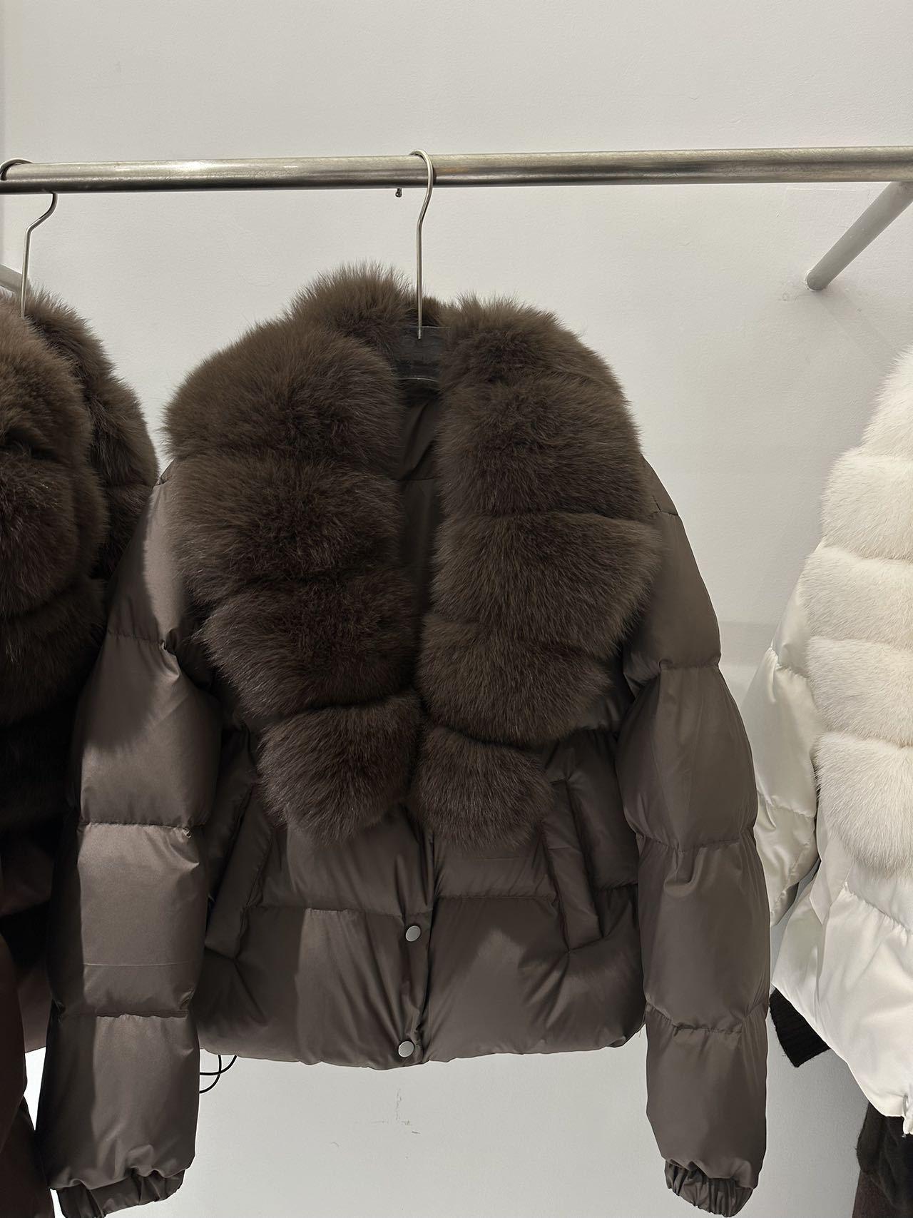 Women`s Winter Fashion Puffer Jacket with