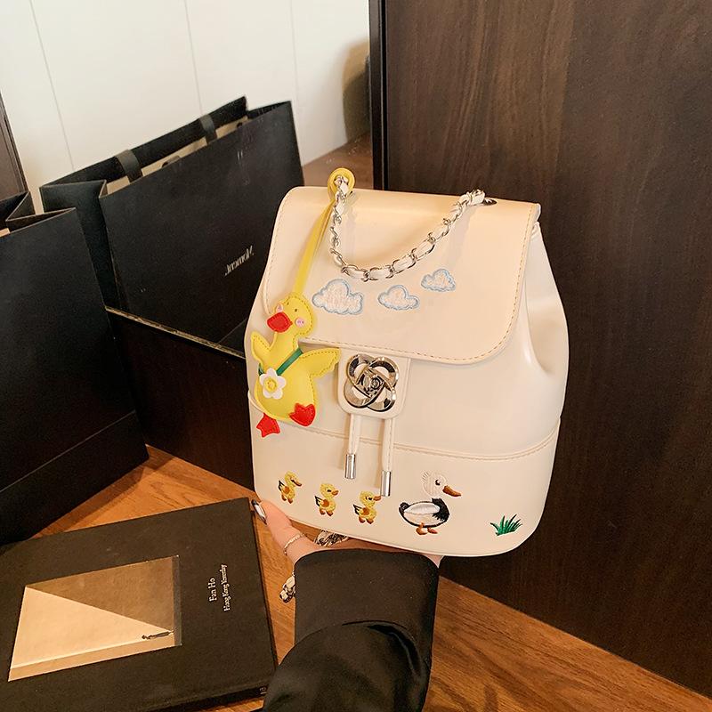 

2025 spring new fashion simple portable satchel girl shoulder small backpack casual retro backpack no pendant білий