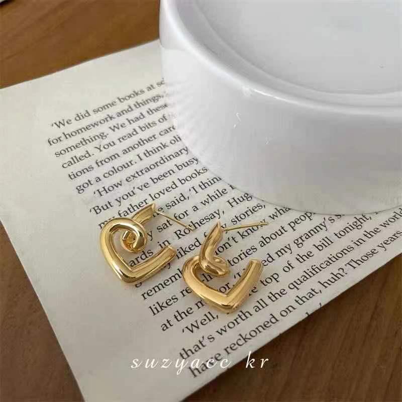 Niche High-End Heart Stud Earrings for Women - Trendy  Luxurious Design
