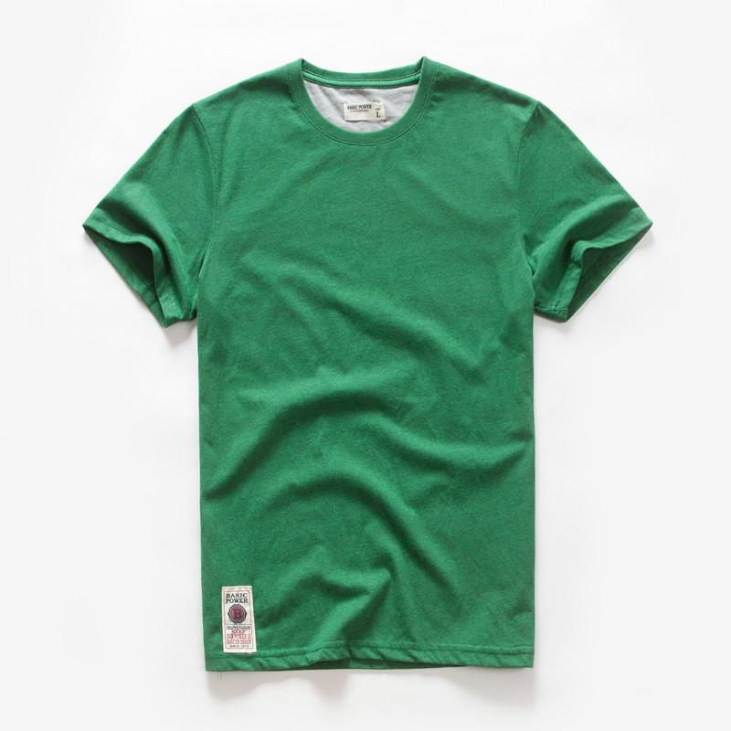 Einfarbiges Herren-T-Shirt mit kurzen Ärmeln und Rundhalsausschnitt, gewaschen und gebürstet, in Übergrößen erhältlich.