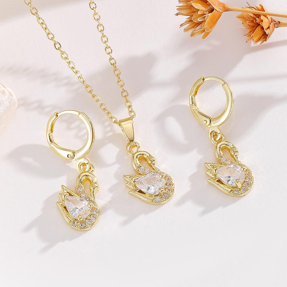 This Elegant Three-piece Set of Swan-shaped Copper Pendant Necklace and Earrings Is a Versatile Fashion Accessory for Women, Featuring a Geometric