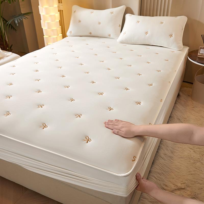 Protector de saltea Thicken Soft funda de colchón Lenjerie de pat albă Husă de saltea brodata(Feta de perna necesita comanda)