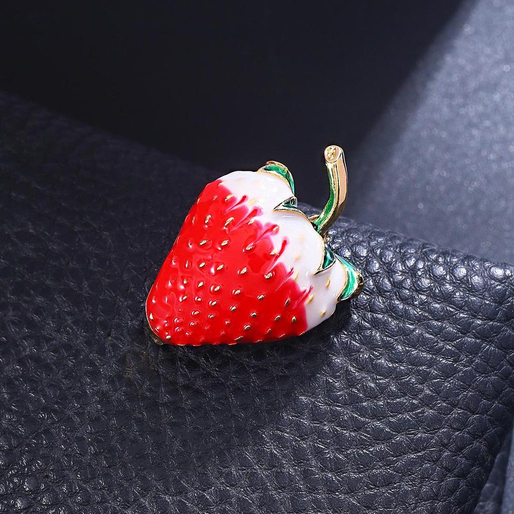 Charming Enamel Strawberry Brooch: Sweet and Versatile Cartoon Pin for Women