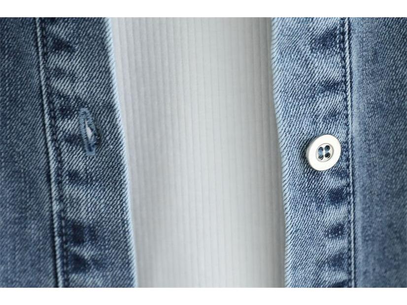 Damen 2025 Retro Denimhemd: Vielseitig, Schlankmachend, Langärmlig, Perfekt zum Layern im Frühling und Herbst.