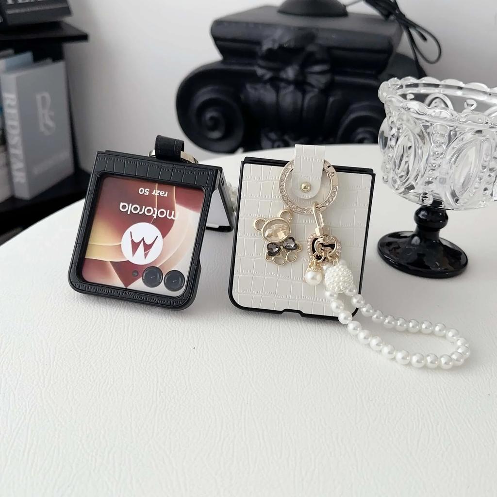 Leather Phone Case for Motorola Razr 60 Pro 50 40 Ultra Mooto Razr 60 50 40 Cover Wrist Strap Cute Cartoon Bear Ring Bracelet