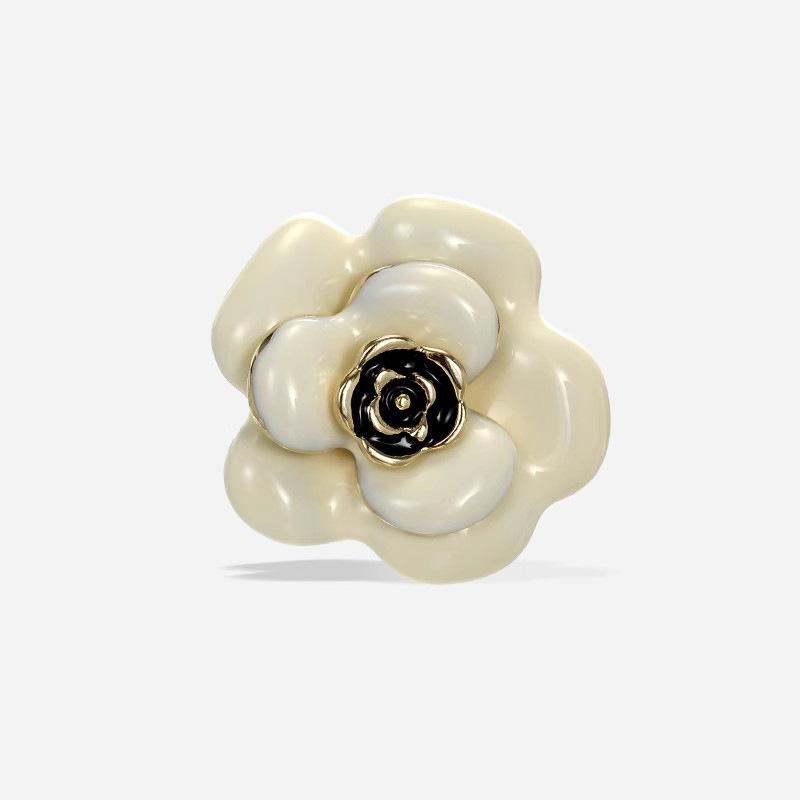 Xiaoxiangfeng camellia brooch, high-end niche brooch, anti-light buckle, exquisite suit pin accessories