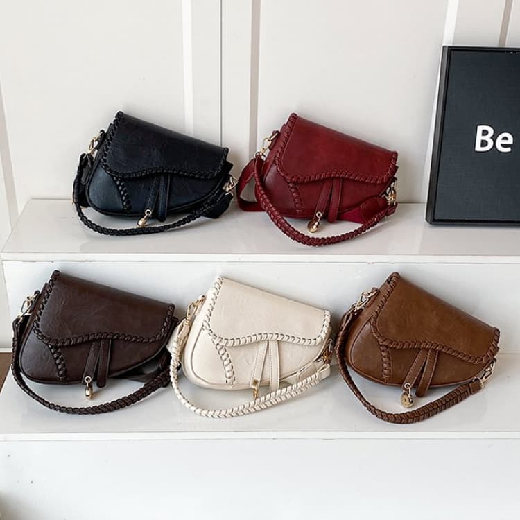 Retro-style Personalized One-shoulder Crossbody Armpit Bag