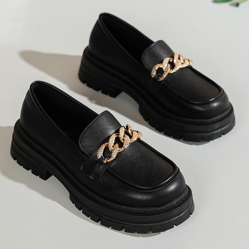 

Модные лоферы на черной платформе в британском стиле для женщин, весна-осень, слипоны из ПУ кожи, женские туфли с металлической цепочкой, толстая подошва, студенческие туфли 43