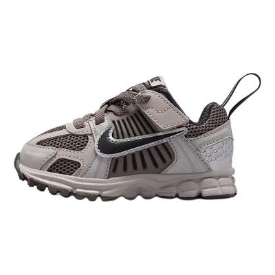 Vomero 5 TD College Grey Cave Stone Dziecięce Sneakersy Metaliczno-Srebrne Czarne HF7000-010