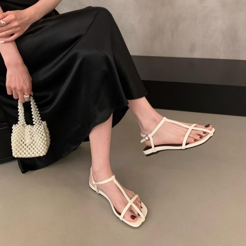 French flat-bottomed thin-strapped sandals women's shoes 2025 new summer Korean version versatile minimalist beach shoes Roman shoes
