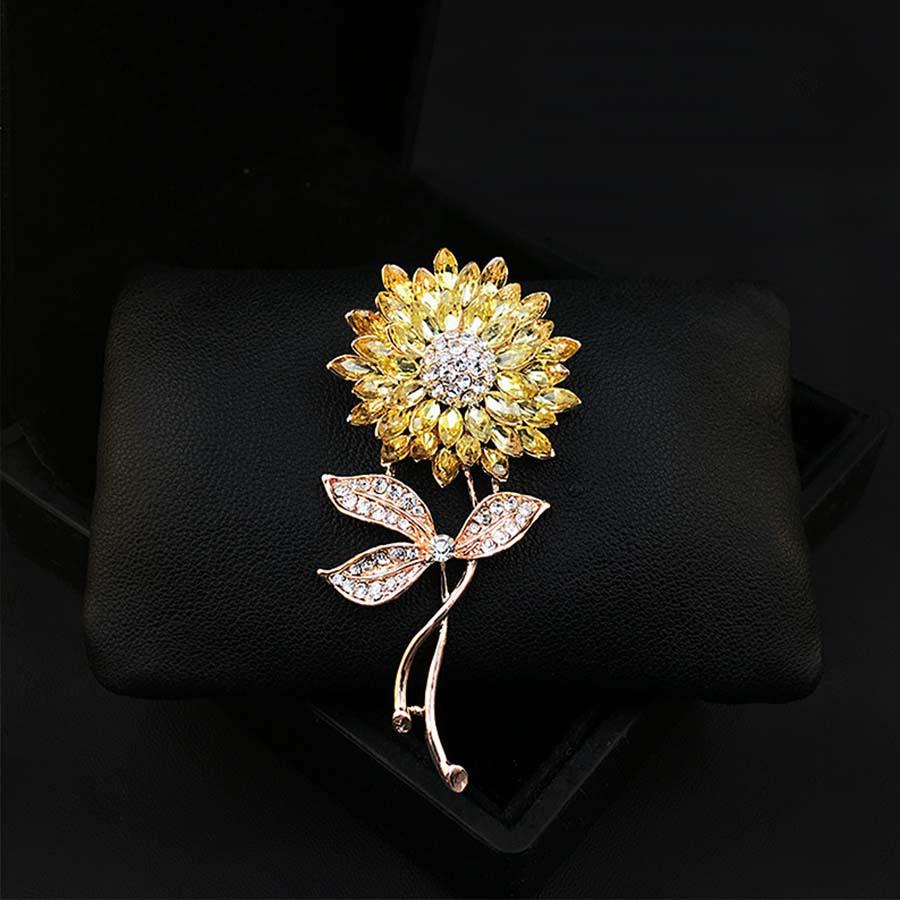 Elegant Pearl Brooch - High-End Minimalist Clothing Accessory