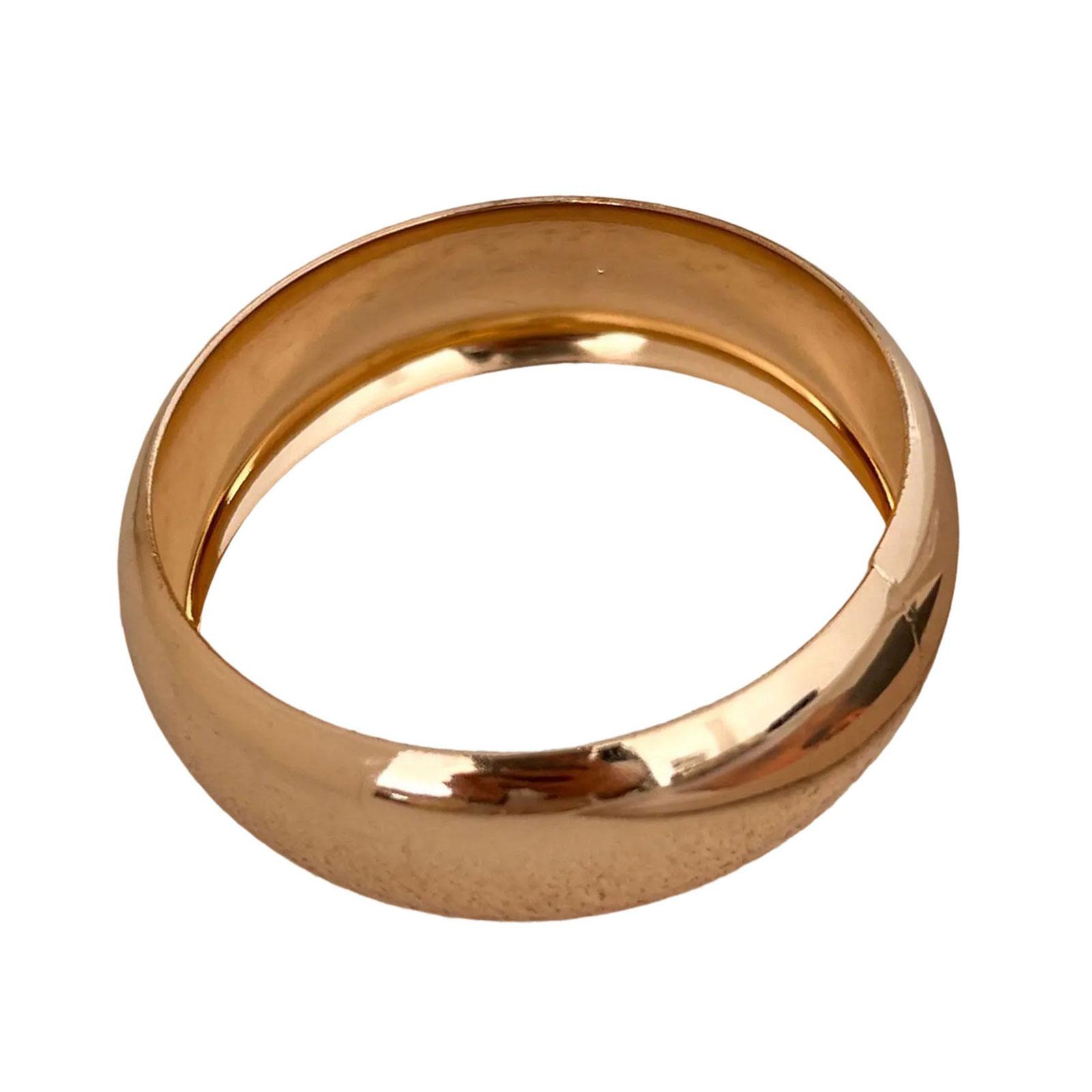 

Модный геометрический браслет ручной работы из прочных железных материалов. Украшение для повседневной носки или для особых случаев. золотой