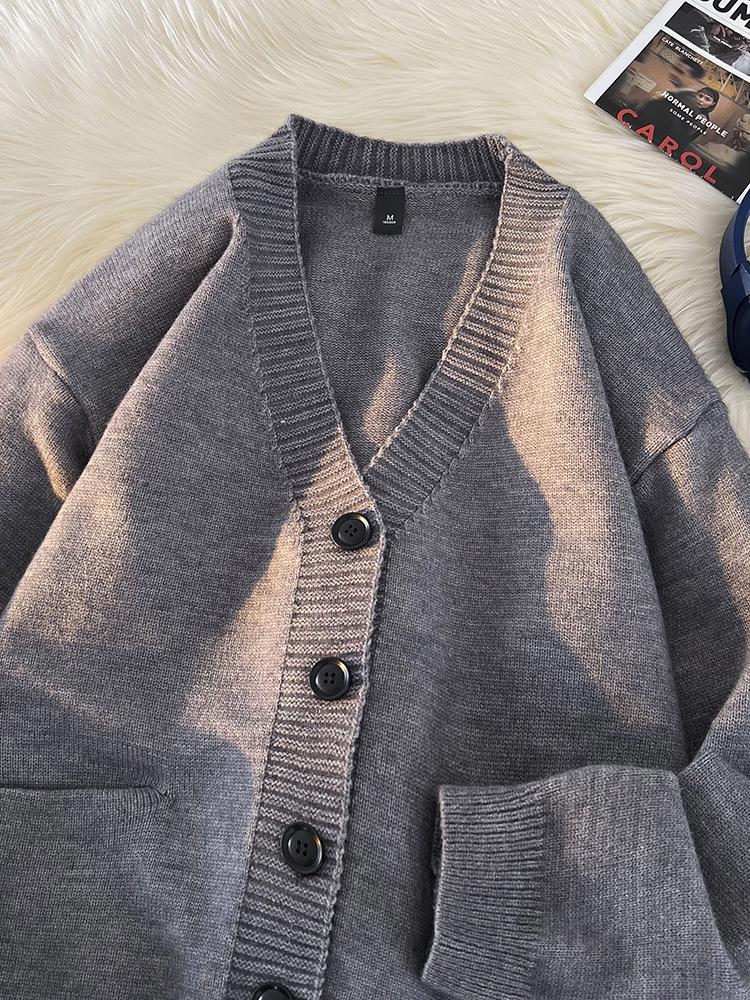 Herren Retro V-Ausschnitt Cardigan Pullover – Trendige Strickware, Warm, Einreiher, Lockerer Schnitt, Perfekt für Herbst/Winter.
