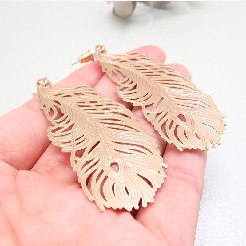 Cercei simpli retro cu pene la modă și exagerate