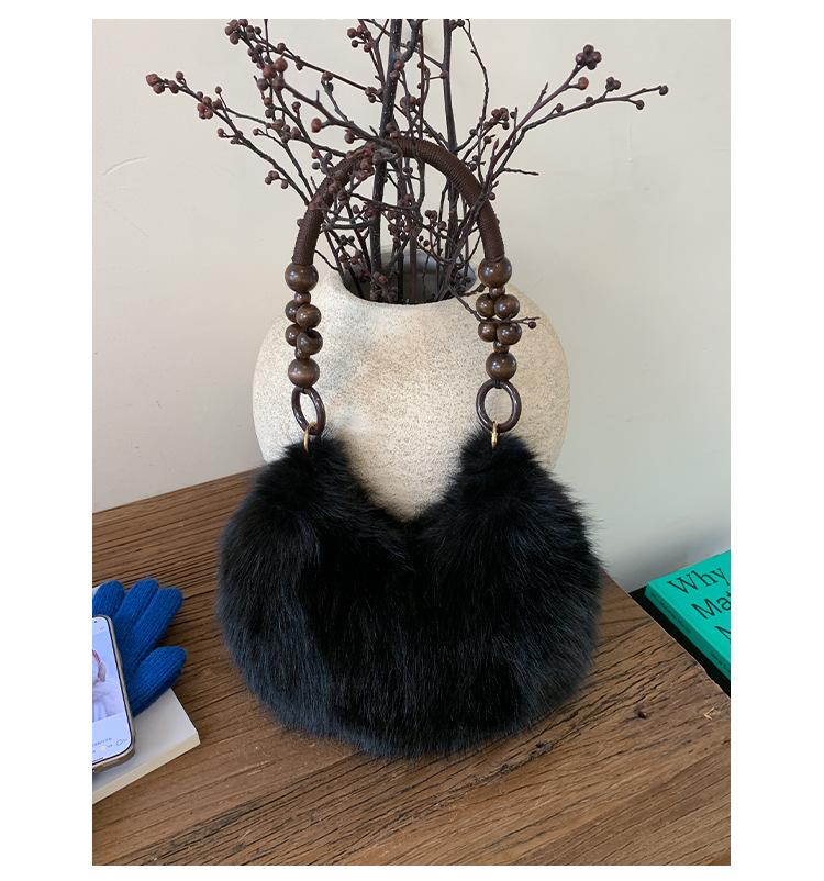 

Hairy hand carry small bag women s 2025 new trendy fashion commuter underarm cloud bag autumn and winter versatile shoulder bag чёрный