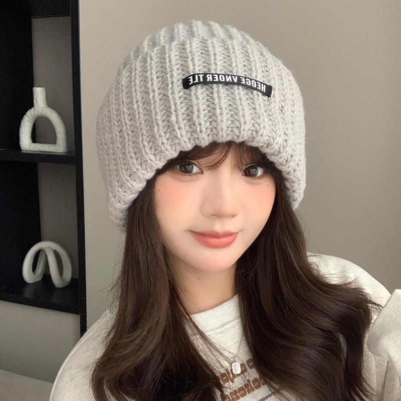 The Large Head Girdle Warm Ear Protecting Knitted Cap Is Fashionable and Versatile Making Your Face Look Good. The Small Woolen Cap Keeps You Warm