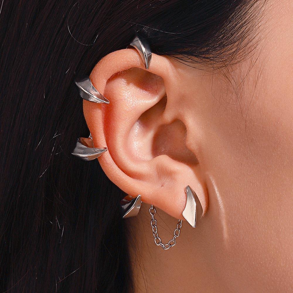 Exaggerated Punk Dragon Ear Clips for Non-Pierced Ears - Women's Dragon-Shaped Zircon Thorn Ear Hooks