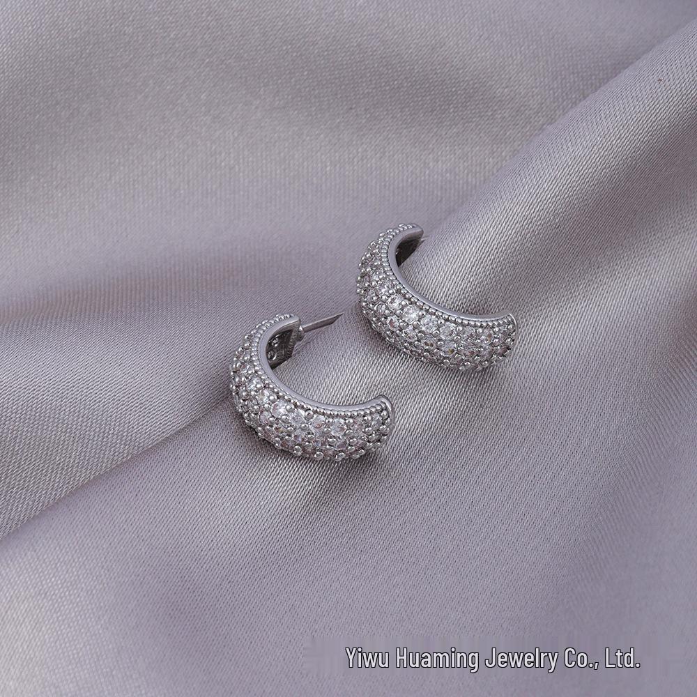 Stylish Gold Circle Ear Cuffs - Light Luxury Jewelry for Trendy Women