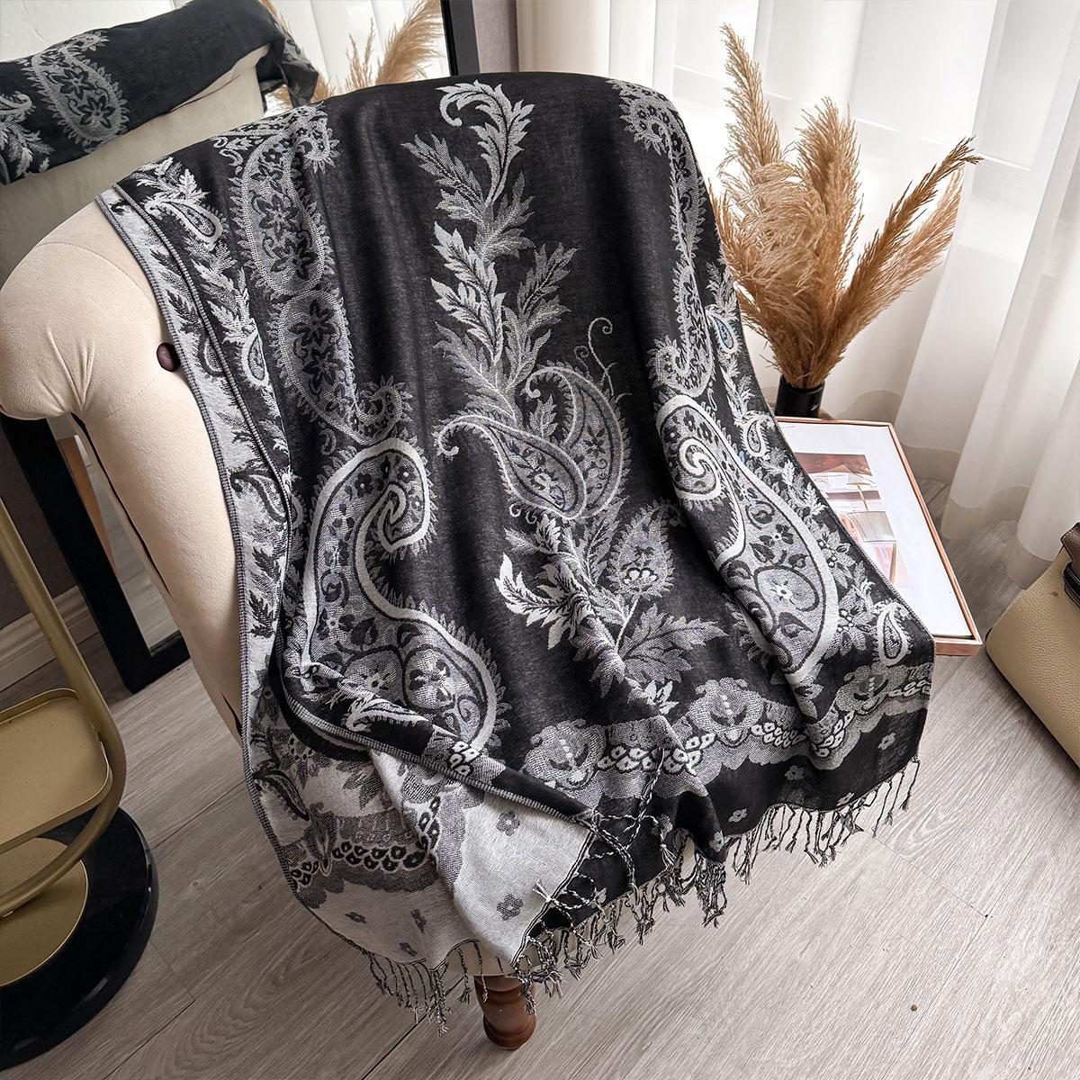

Winter Paisley Shawl Lady Headscarf Wrap Warm Autumn Scarves Design Print Female Foulard Cotton Stoles Scarf
