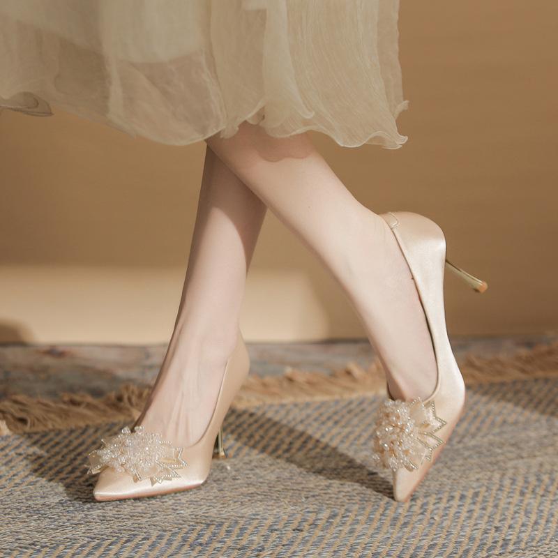 

Женская обувь свадебные туфли на высоком каблуке не утомляющие ноги шелковые туфли с пайетками и цветами туфли-стилеты женская обувь универсальные остроносые туфли 40