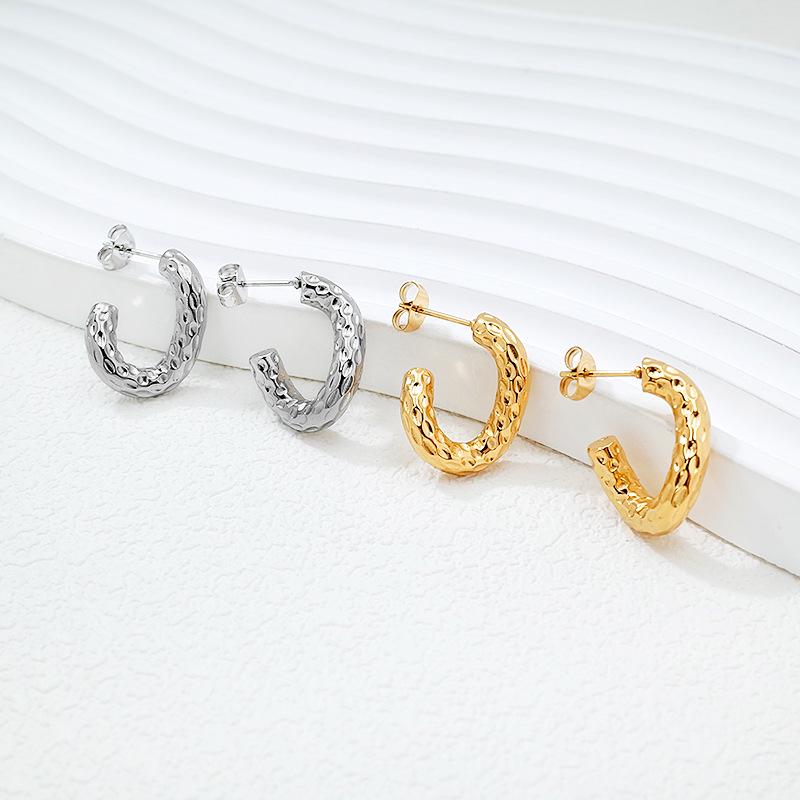 2025 European Style Titanium Steel Earrings for Women: High-End, Hammered Texture Ear Studs, Fashionable and Versatile Jewelry